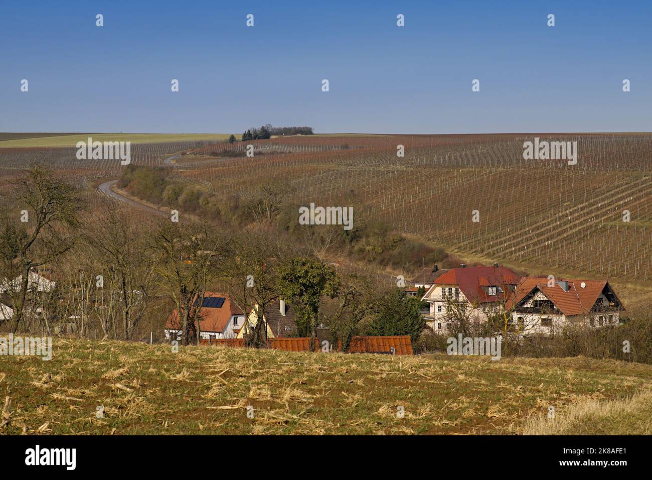 Bebauung Mühlberggebiet - Blick von oberhalb der Straße im Tännig Foto Stock