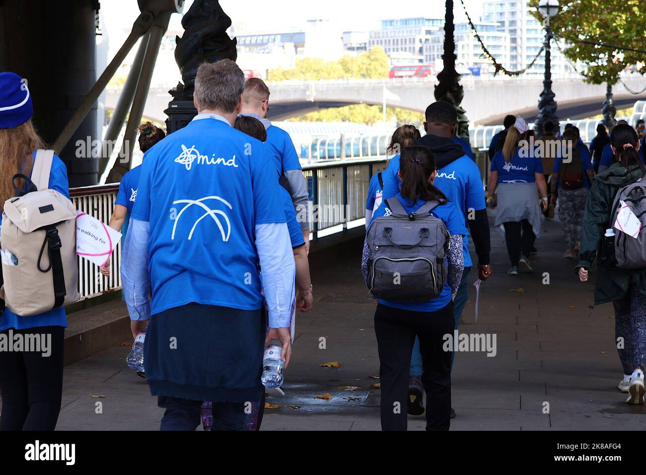Southbank, London, UK. 22 October, 2022. The Mind Walk is a family friendly 10km walk. Bringing people together to raise money and awareness in the fight for mental health. We're asking each person taking part to try and raise £100 to support our services. Photo Credit: Paul Lawrenson/Alamy Live News Foto Stock