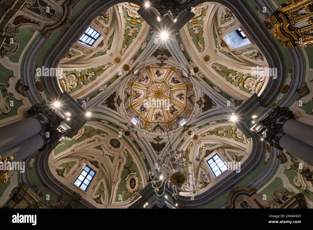 Vista interna della cupola della Chiesa del Purgatorio di Matera Foto Stock