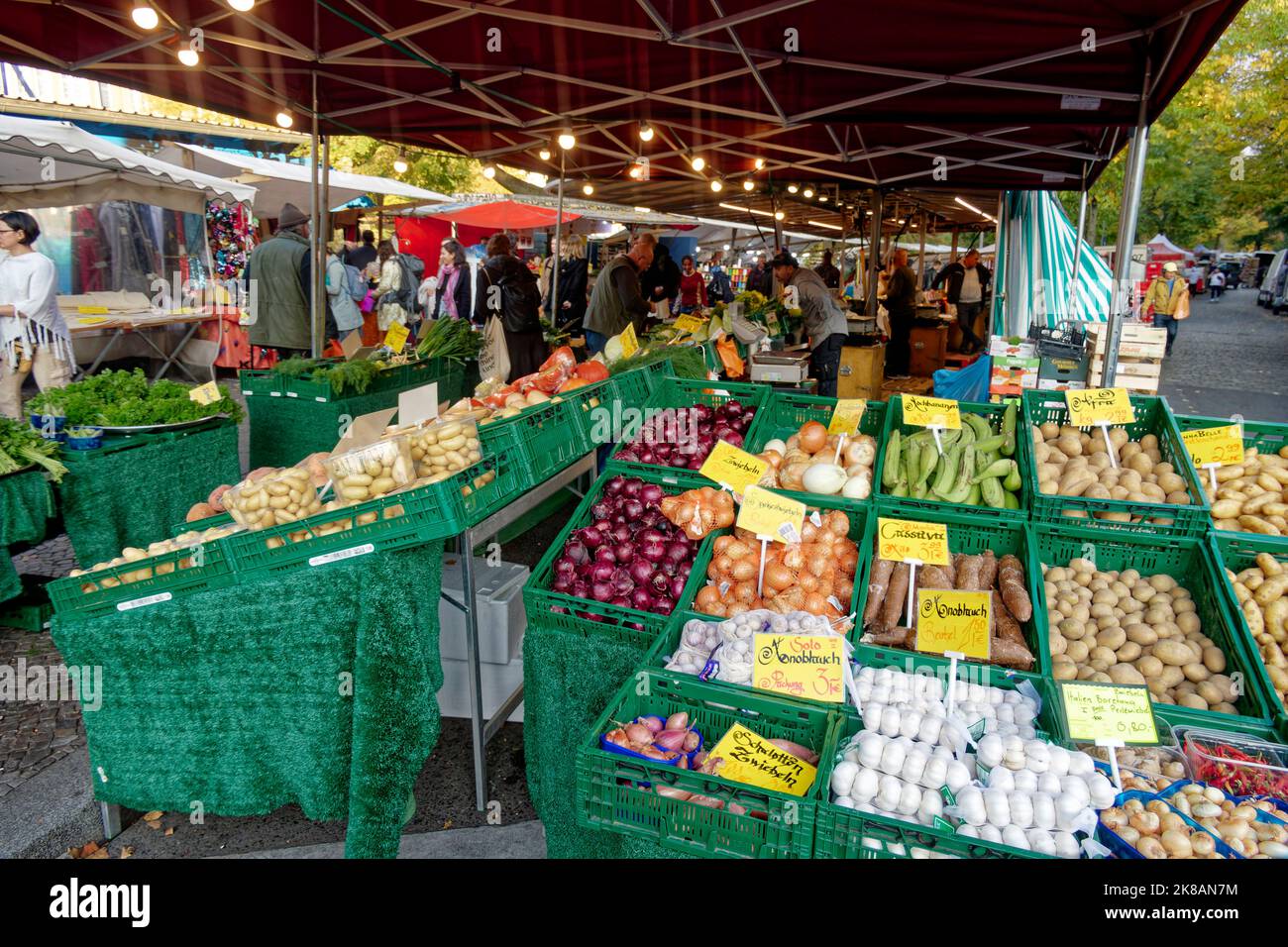 Markt am Maybachufer, Obst und Gemüse, Marktstände, Berlin-Neukölln Foto Stock