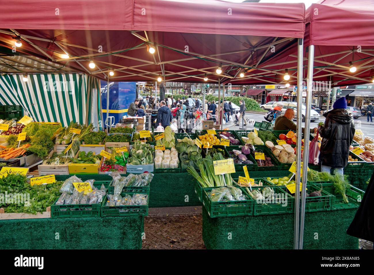 Markt am Maybachufer, Obst und Gemüse, Marktstände, Berlin-Neukölln Foto Stock