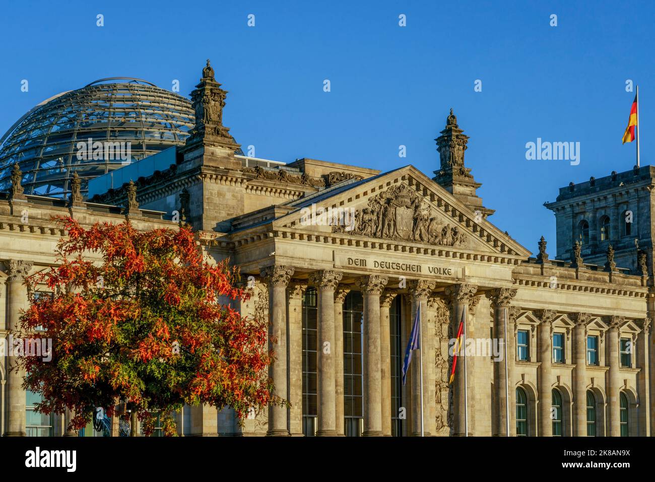 Reichstagsgebäude im Herbst, Sitz des deutschen Bundestages, Regierungsviertel, Bezirk Mitte, Berlino, Germania, Europa Foto Stock