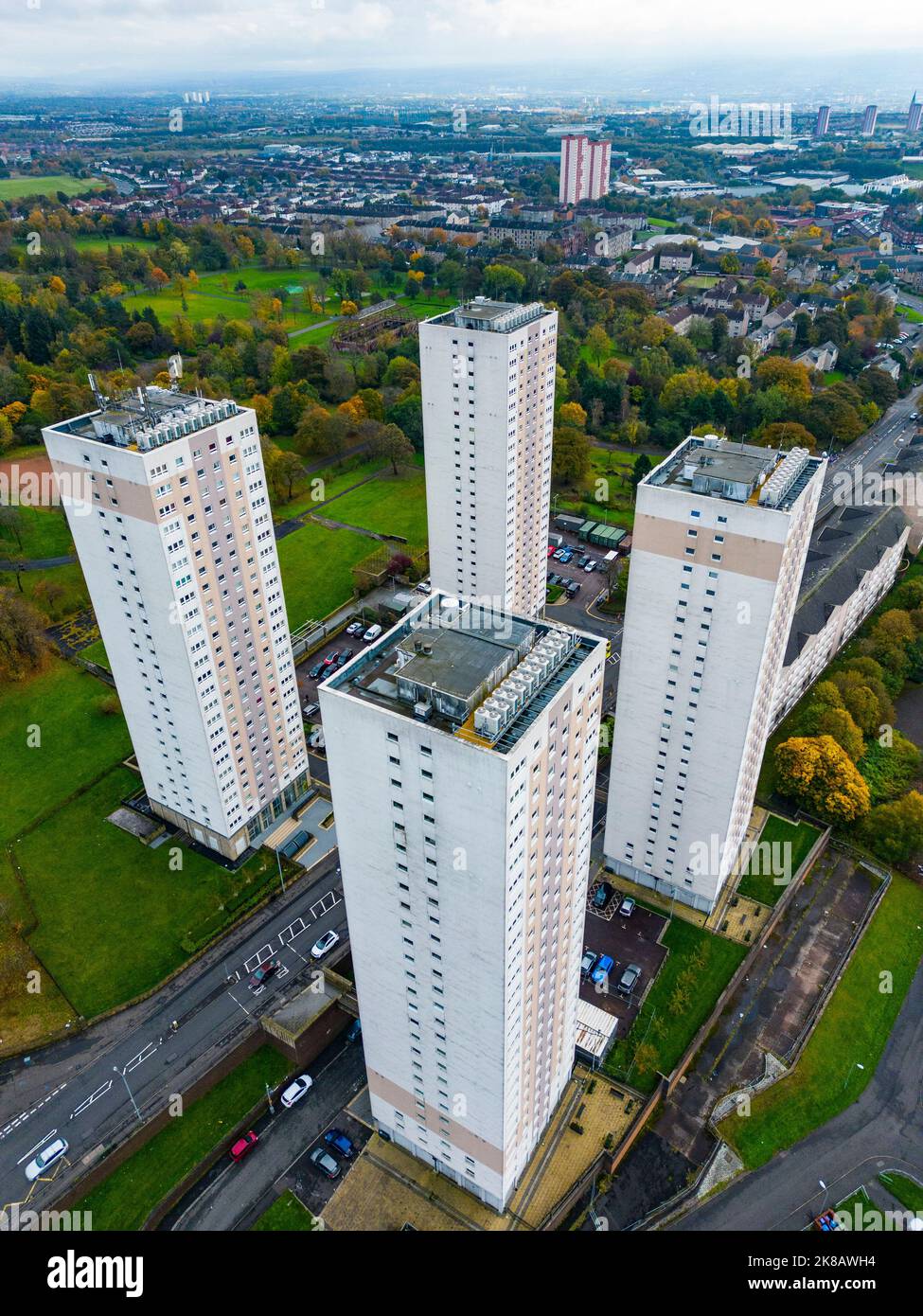 Vista aerea di alti edifici di appartamenti a Springburn a Glasgow, Scozia, Regno Unito Foto Stock