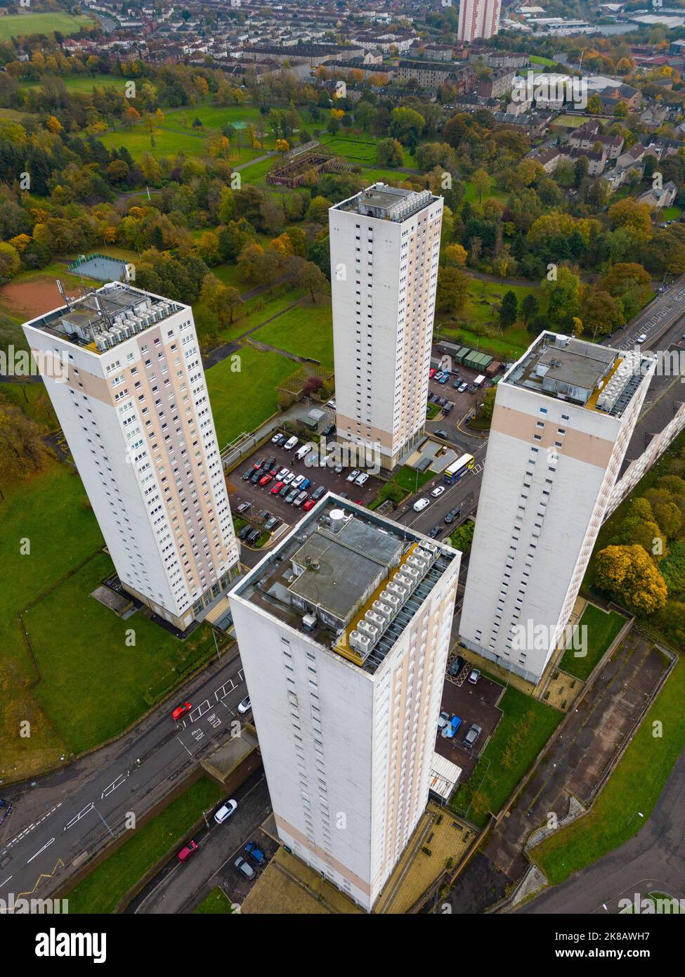 Vista aerea di alti edifici di appartamenti a Springburn a Glasgow, Scozia, Regno Unito Foto Stock
