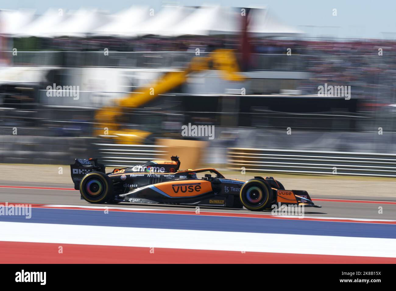 Pilota spagnolo di Formula uno Alex Palou del Team McLaren F1 in azione durante la prima sessione di prove libere del Gran Premio di Formula uno degli Stati Uniti sul circuito delle Americhe di Austin, Texas, venerdì 21 ottobre 2022. La gara è il 23rd ottobre. Foto di Greg Nash/UPI Foto Stock