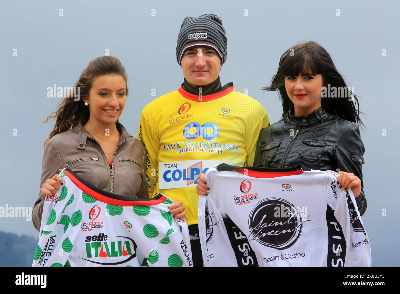 Mark Padun, maillot jaune, vainqueur de l'étape. Podio. 2 ème étape du Tour du Val d'Aoste. 14 juillet 2016. Le Bettex. Saint-Gervais-les-Bains. Alto Foto Stock