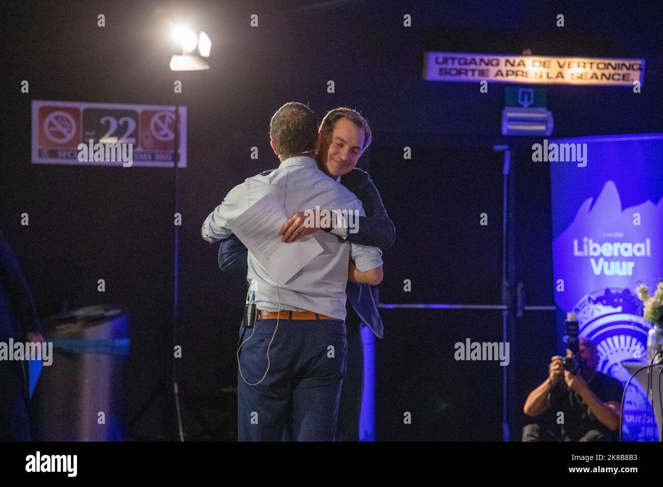 Egbert Lachaert di Open VLD e il primo ministro Alexander De Croo hanno illustrato durante il quarto congresso del partito politico 'Liberaal Vuur' di Open VLD a Kinepolis Bruxelles, sabato 22 ottobre 2022. FOTO DI BELGA NICOLAS MAETERLINCK Foto Stock