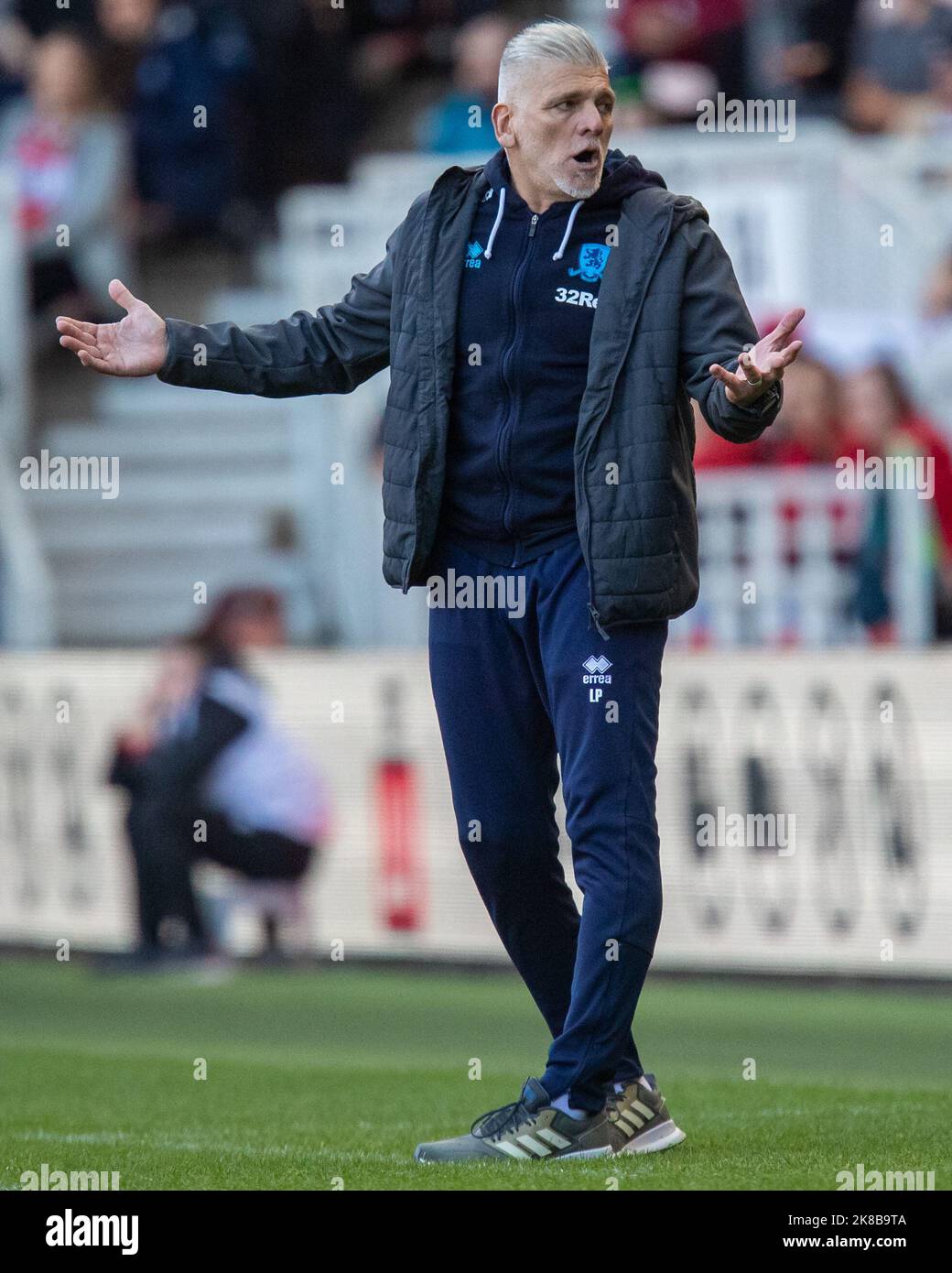 Leo Percovich Caretaker Manager di Middlesbrough gestirà e reagirà durante la partita del campionato Sky Bet Middlesbrough vs Huddersfield Town al Riverside Stadium, Middlesbrough, Regno Unito, 22nd ottobre 2022 (Foto di James Heaton/News Images) Foto Stock