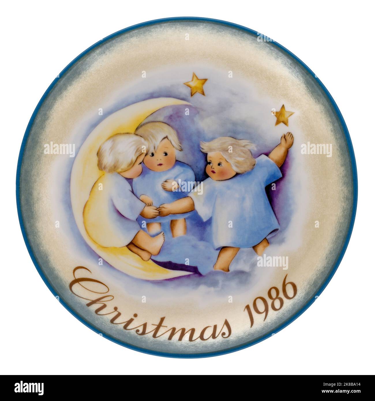 Piatto natalizio vintage di Suor Berta Hummel del 1986 intitolato Tell the Heavens, isolato su bianco. Foto Stock