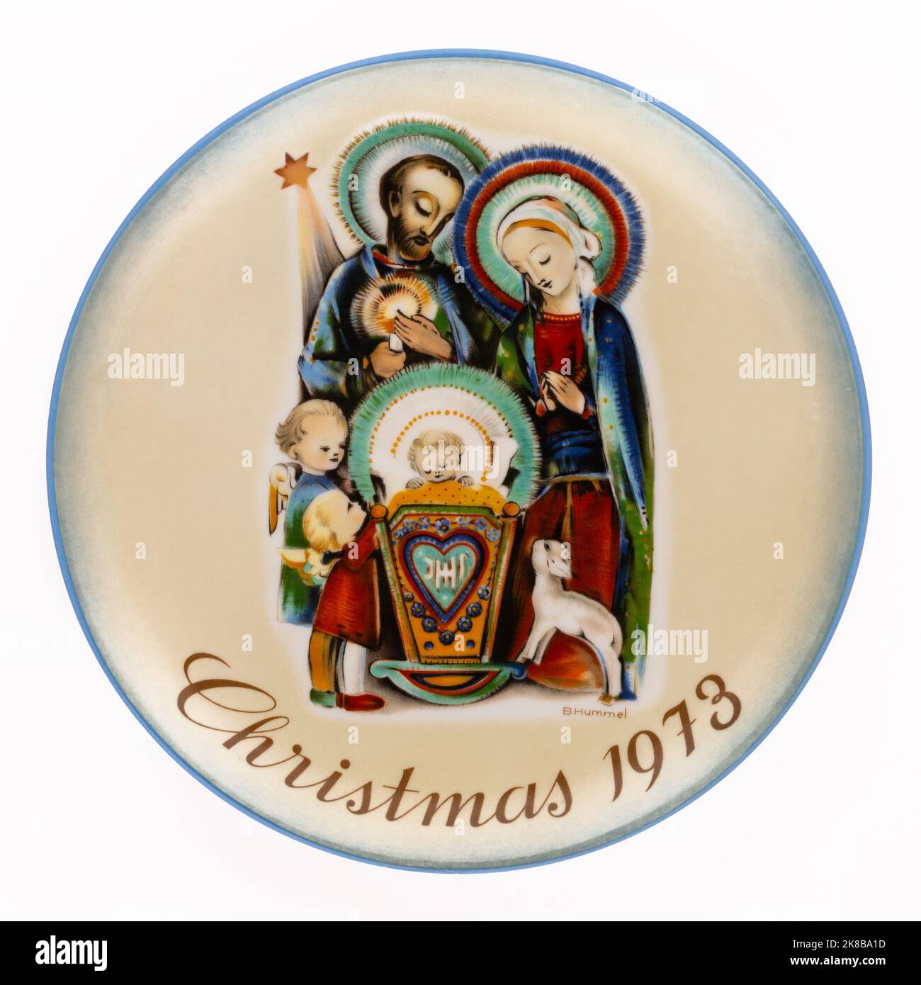 Piatto natalizio vintage di Suor Berta Hummel dal 1973 intitolato la Natività, isolato su bianco. Foto Stock