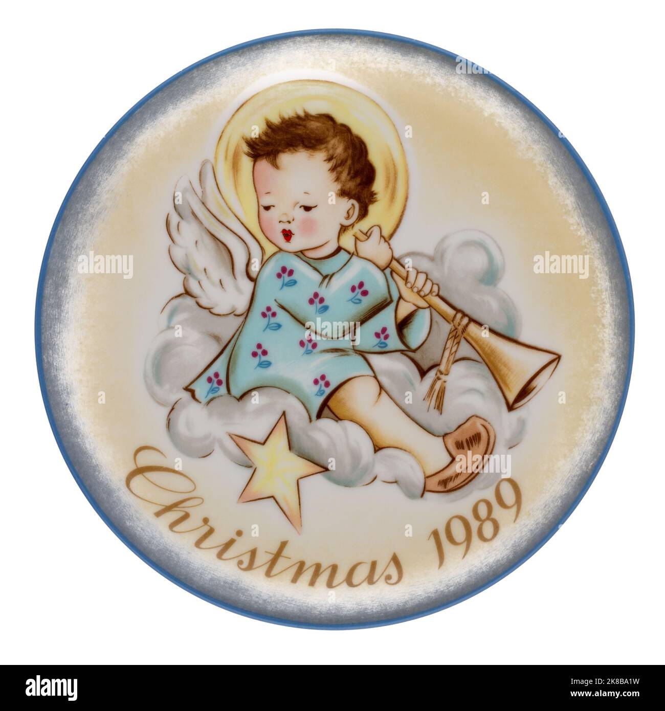 Piatto natalizio vintage di Suor Berta Hummel del 1989 dal titolo musicista Angelico, isolato su bianco. Foto Stock