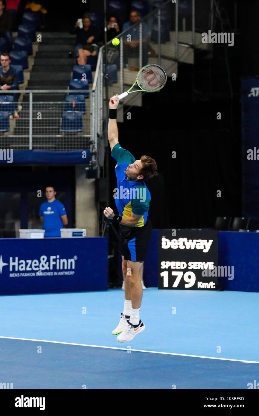 Il francese Nicolas Mahut ha mostrato in azione durante la partita di semifinale maschile tra l'olandese Pair Griekspoor - Van de Zandschulp e il francese Pair Mahut - Roger-Vasselin, al torneo europeo Open Tennis ATP, ad Anversa, sabato 22 ottobre 2022. FOTO DI BELGA MARIJN DE KEYZER Foto Stock