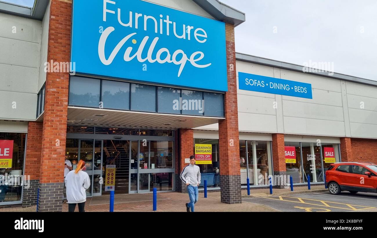 Exeter, Regno Unito - Ottobre 2022: Negozio di mobili Village in Inghilterra Foto Stock