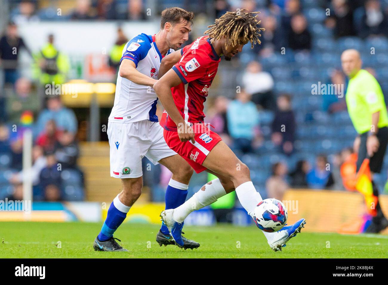 Blackburn, Regno Unito. 22nd ottobre 2022Dion Sanderson 28 della città di Birmingham durante la partita del campionato Sky Bet tra Blackburn Rovers e Birmingham City a Ewood Park, Blackburn sabato 22nd ottobre 2022. (Credit: Mike Morese | MI News) Credit: MI News & Sport /Alamy Live News Foto Stock