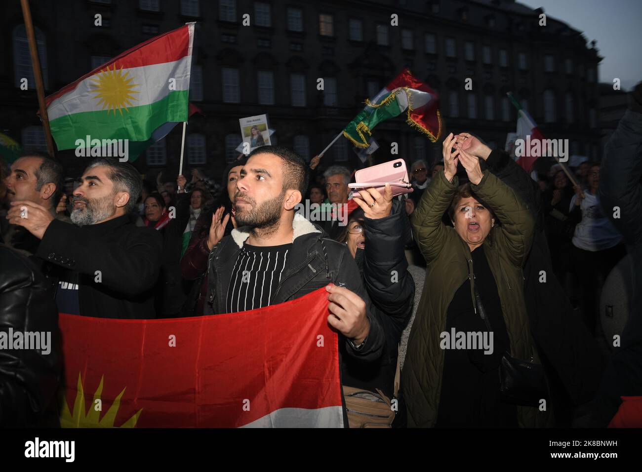 Copenaghen/Danimarca/22 ottobre 2022/ Irianina, residente in Danimarca, ha organizzato una manifestazione di protesta in violazione del parlamento danese christiansborg contro il governo iraniano . (Foto. Francis Dean/Dean Pictures. Foto Stock