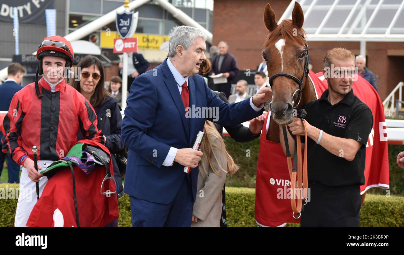 Newbury, Regno Unito. 22nd Ott 2022. Max Vega in vincitori racchiudono dopo il 2,25 al Newbury Racecourse, Regno Unito. Credit: Paul Blake/Alamy Live News. Foto Stock