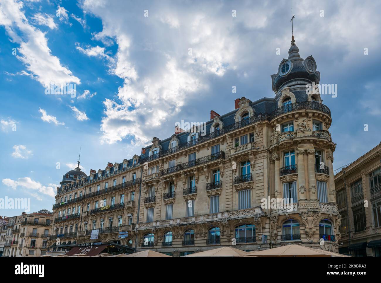 Edificio di stile classico, piazza commedia, a Montpellier, Occitanie, Francia Foto Stock