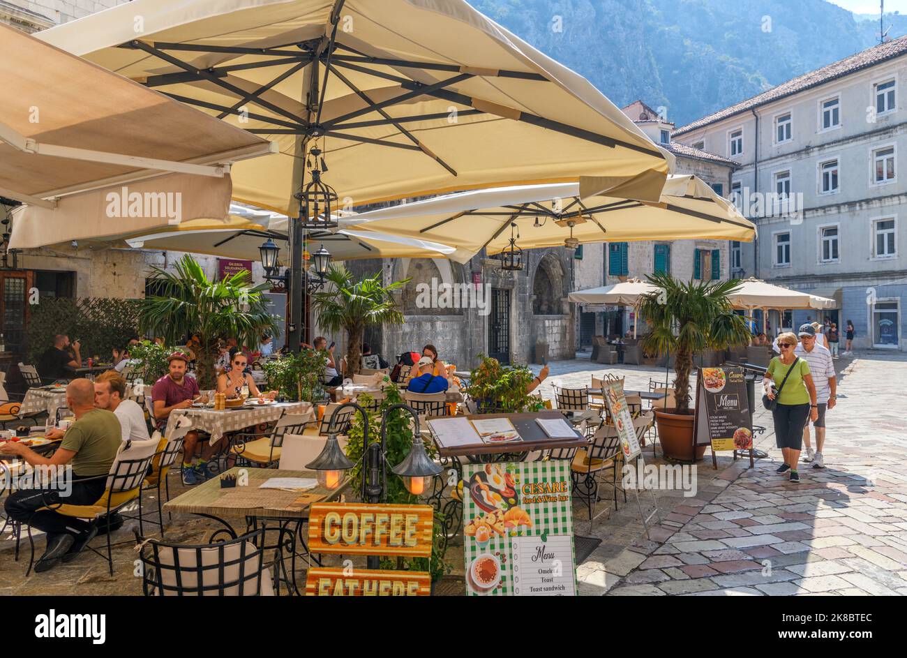 Caffè / ristorante nella città vecchia, Kotor, Montenegro Foto Stock