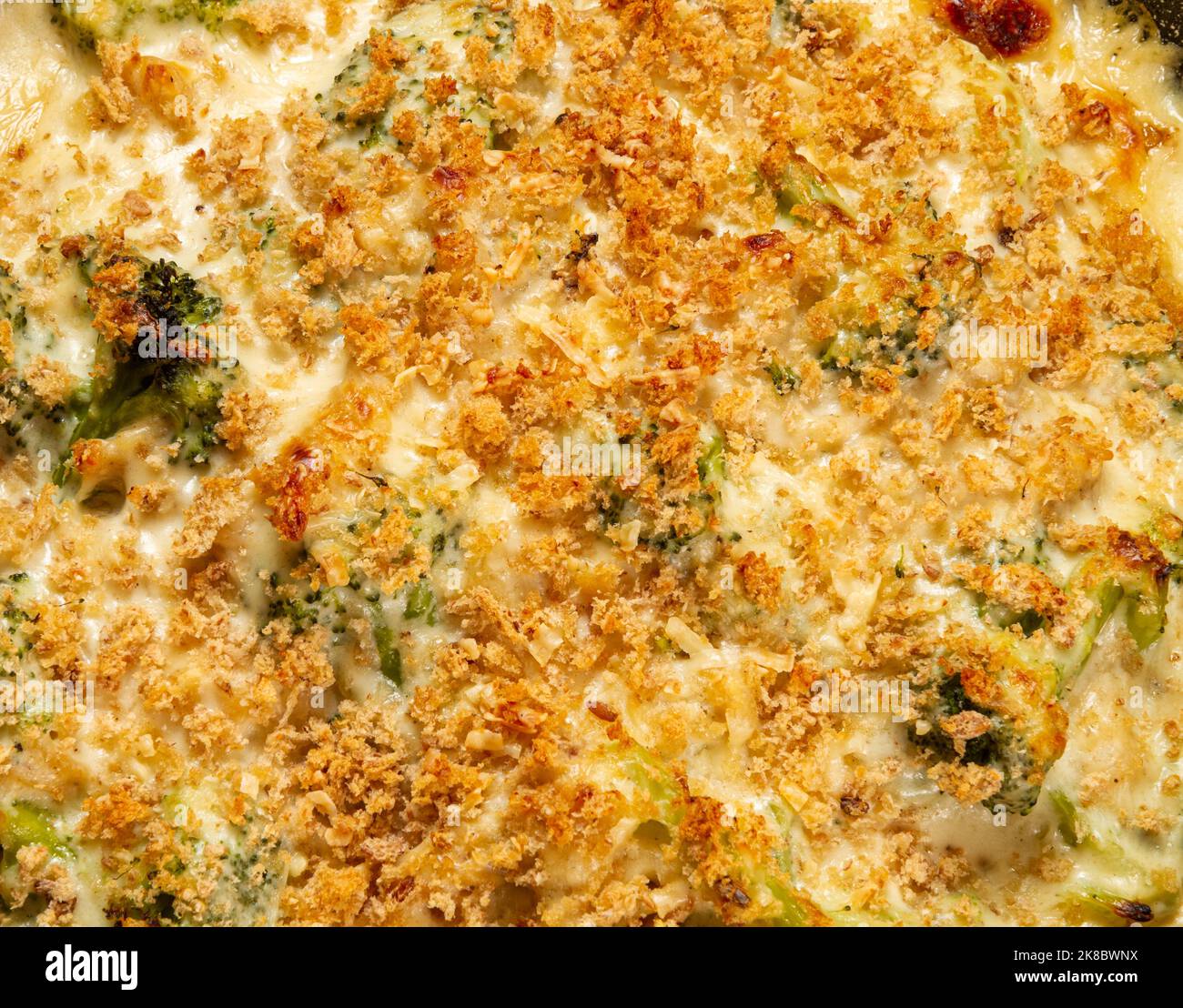 Broccoli con pasta di grano integrale e pangrattato Foto Stock