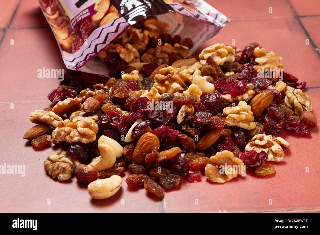 miscela di frutta e noci con sacchetto Foto Stock