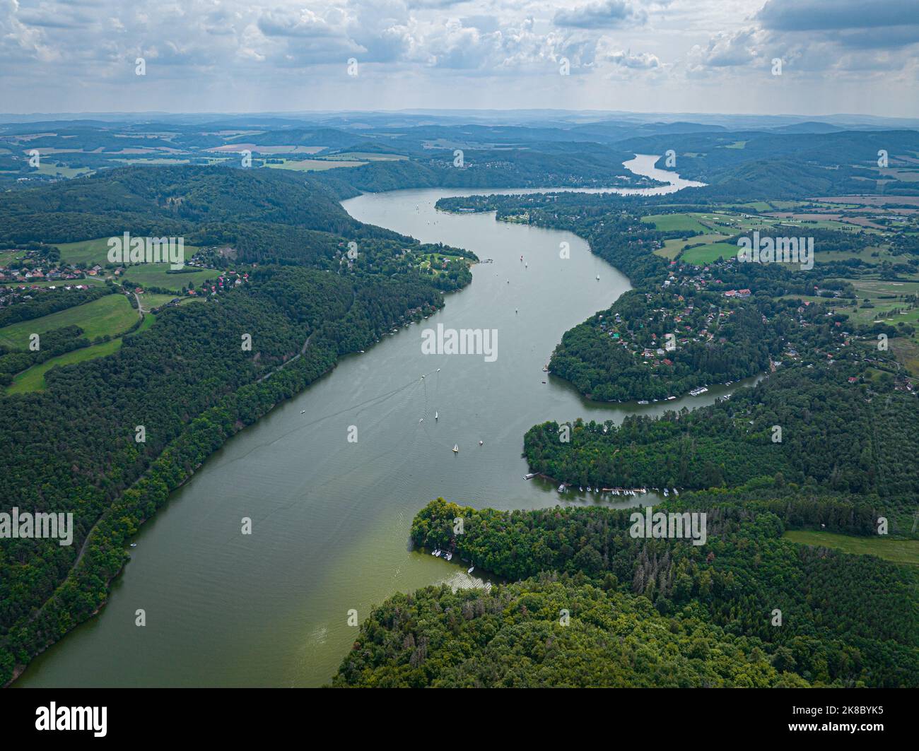 Repubblica Ceca. Vista aerea del fiume Moldava della Repubblica Ceca, Krnany, Europa. Boemia centrale, Repubblica Ceca. Vista dall'alto vicino al punto di osservazione Vyhlidka Maj. Foto Stock