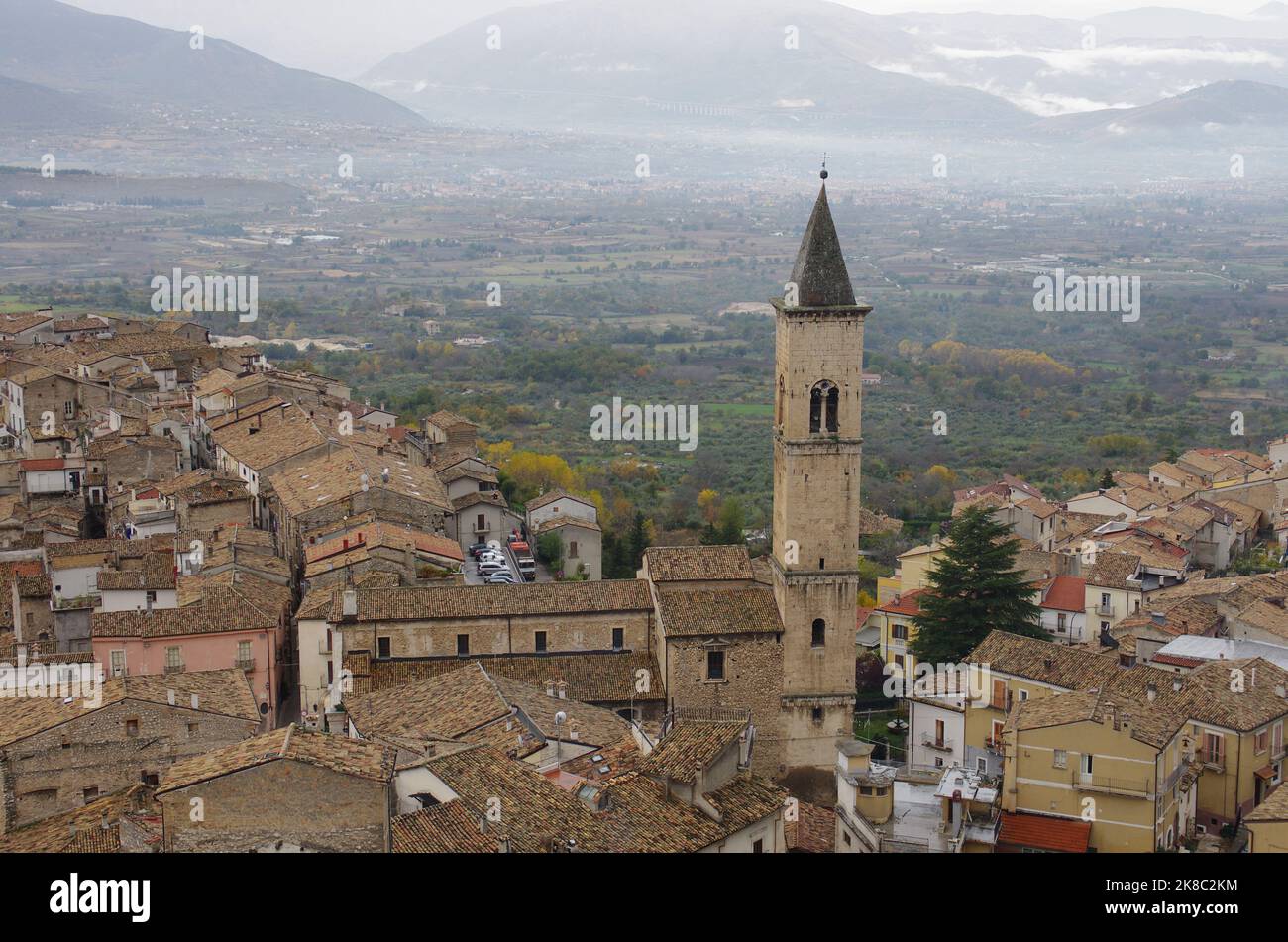 Panoramica di Pacentro (AQ) - il paese che ha dato vita alla pop star Madonna e al segretario di Stato americano Mike Pompeo - Abruzzo Foto Stock