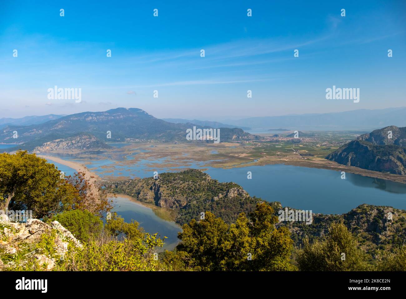 Istuzu spiaggia vicino alla località turca di Dalyan. Lunga spiaggia di sabbia e luogo di nidificazione per le tartarughe Foto Stock