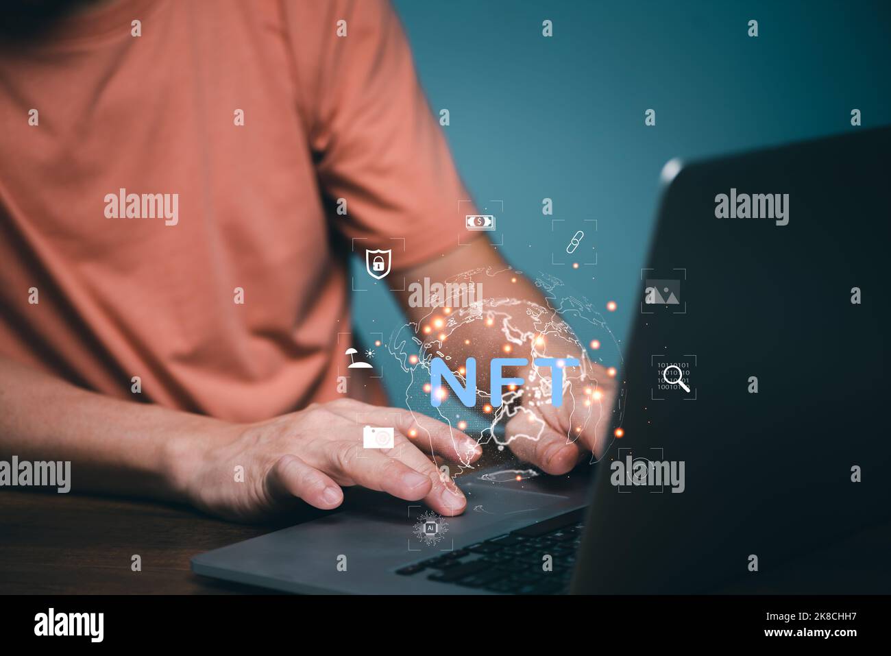 Token NFT nella tecnologia blockchain, Un token non fungibile è un tipo speciale di token crittografico che rappresenta qualcosa di unico, blockchain mercato Foto Stock