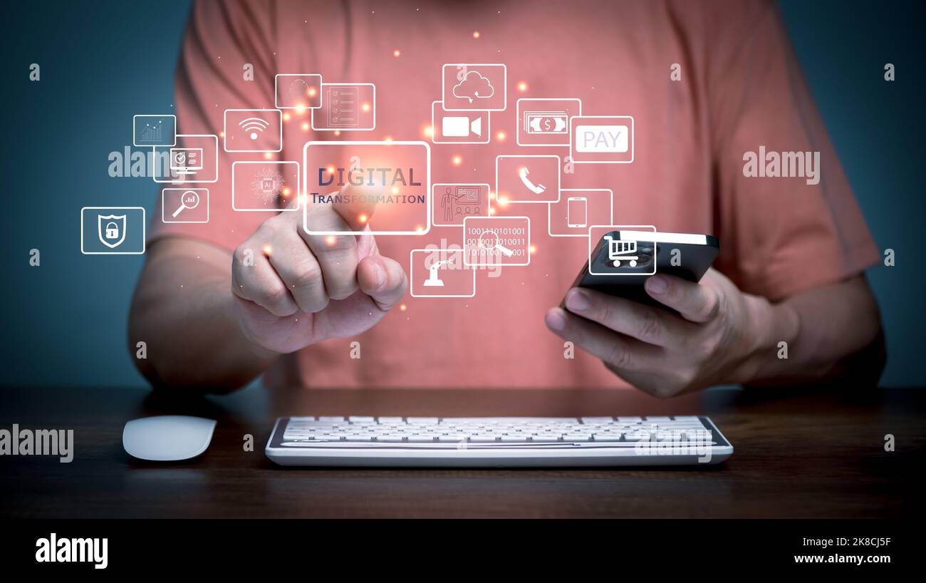 La trasformazione digitale strategia tecnologica, la digitalizzazione e la digitalizzazione dei processi aziendali e dei dati, ottimizzare e automatizzare le operazioni, il cliente Foto Stock