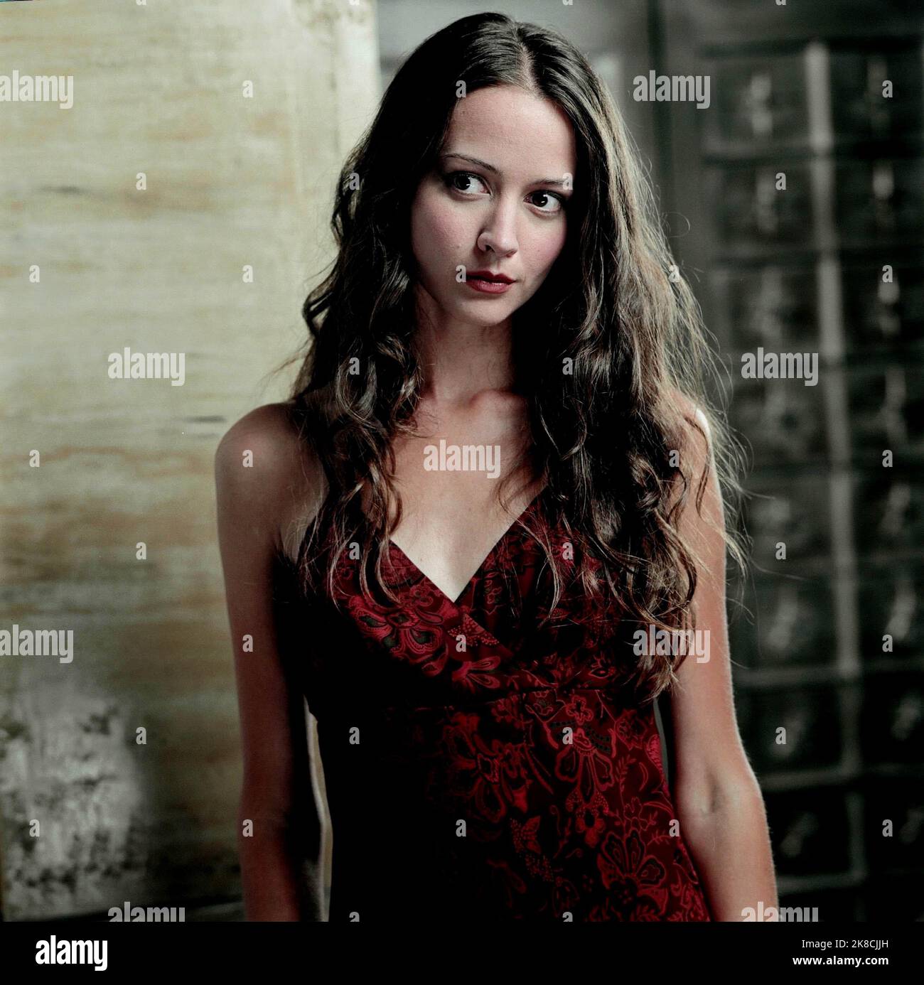 Amy Acker Televisione: Angelo : Stagione 2 (2000) personaggi: Winifred 'Fred' Burkle regista: Joss Whedon 26 settembre 2000 **AVVERTENZA** questa fotografia è solo per uso editoriale ed è copyright di 20 CENTURY FOX e/o del fotografo assegnato dalla Film o dalla Production Company e può essere riprodotta solo da pubblicazioni in concomitanza con la promozione del film di cui sopra. È richiesto un credito obbligatorio a 20 CENTURY FOX. Il fotografo deve essere accreditato anche quando è noto. Nessun uso commerciale può essere concesso senza autorizzazione scritta da parte della Film Company. Foto Stock