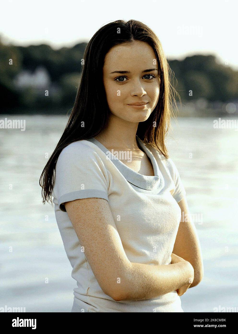 Alexis Bledel Televisione: Gilmore Girls (TV-Serie) personaggi: Rory Gilmore USA 2000-2007, 05 Ottobre 2000 **AVVERTIMENTO** questa fotografia è solo per uso editoriale ed è copyright di WARNER BROS. TV e/o il fotografo assegnato dalla Film o dalla Società di produzione e può essere riprodotto solo da pubblicazioni in concomitanza con la promozione del film di cui sopra. Un credito obbligatorio a WARNER BROS. È richiesto un televisore. Il fotografo deve essere accreditato anche quando è noto. Nessun uso commerciale può essere concesso senza autorizzazione scritta da parte della Film Company. Foto Stock