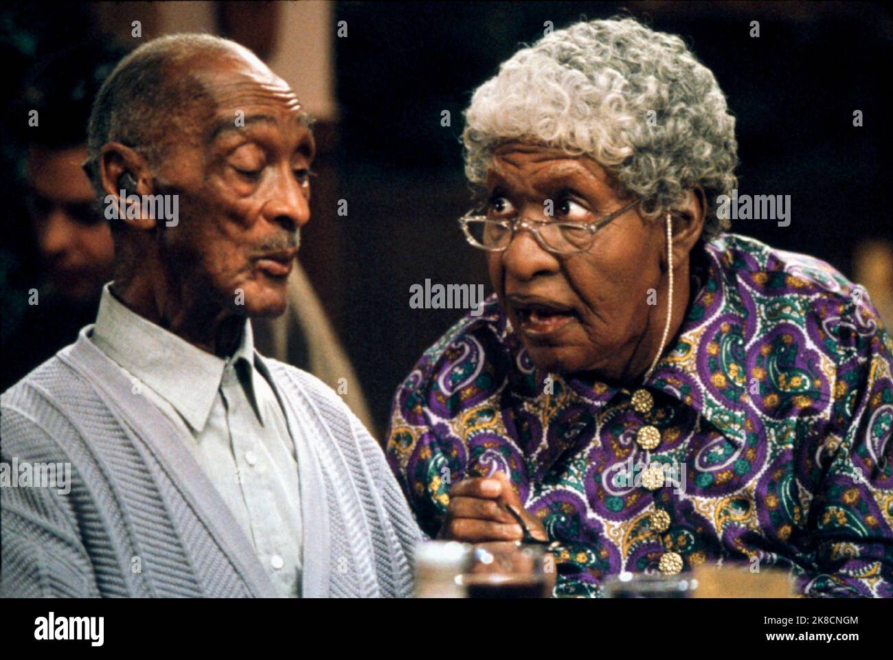 Gabriel Williams & Eddie Murphy Film: Nutty Professor II: The Klumps (USA 2000) personaggi: Isaac,Sherman Klump regista: Peter Segal 24 luglio 2000 **AVVERTENZA** questa fotografia è solo per uso editoriale ed è copyright di UNIVERSAL e/o del fotografo assegnato dalla Film o dalla Production Company e può essere riprodotta solo da pubblicazioni in concomitanza con la promozione del film di cui sopra. È richiesto un credito obbligatorio a UNIVERSAL. Il fotografo deve essere accreditato anche quando è noto. Nessun uso commerciale può essere concesso senza autorizzazione scritta da parte della Film Company. Foto Stock Gabriel Williams & Eddie Murphy Film: Nutty Professor II: The Klumps (USA 2000) personaggi: Isaac,Sherman Klump regista: Peter Segal 24 luglio 2000 **AVVERTENZA** questa fotografia è solo per uso editoriale ed è copyright di UNIVERSAL e/o del fotografo assegnato dalla Film o dalla Production Company e può essere riprodotta solo da pubblicazioni in concomitanza con la promozione del film di cui sopra. È richiesto un credito obbligatorio a UNIVERSAL. Il fotografo deve essere accreditato anche quando è noto. Nessun uso commerciale può essere concesso senza autorizzazione scritta da parte della Film Company. Foto Stock