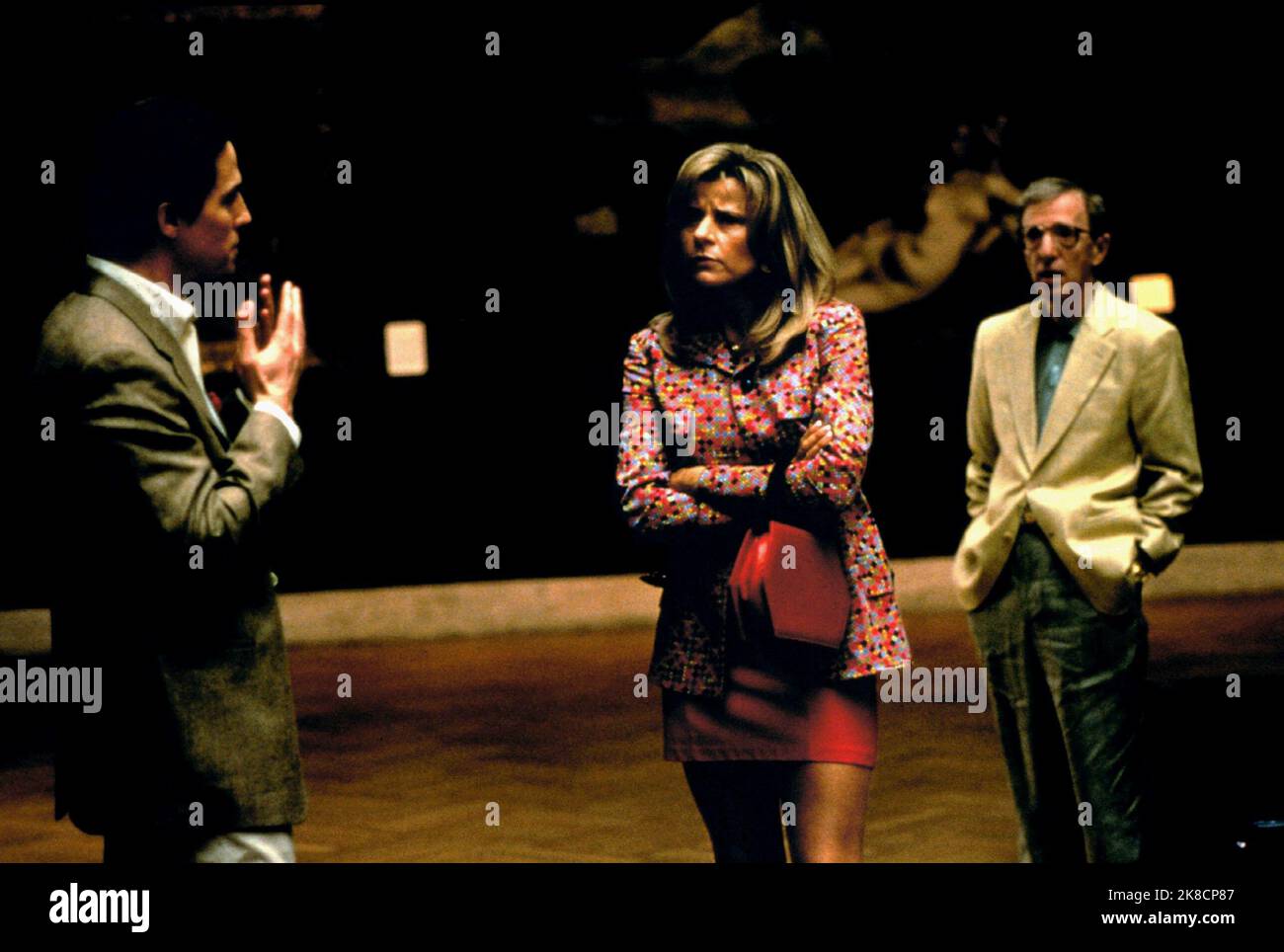 Hugh Grant,Tracey Ullman & Woody Allen Film: Small Time Crooks (USA 2000) personaggi: David,Frenchy & Ray regista: Woody Allen 19 maggio 2000 **AVVERTENZA** questa fotografia è solo per uso editoriale ed è copyright di DREAMWORKS e/o del fotografo assegnato dalla Film o dalla Production Company e può essere riprodotta solo da pubblicazioni in concomitanza con la promozione del film di cui sopra. È richiesto un credito obbligatorio a DREAMWORKS. Il fotografo deve essere accreditato anche quando è noto. Nessun uso commerciale può essere concesso senza autorizzazione scritta da parte della Film Company. Foto Stock