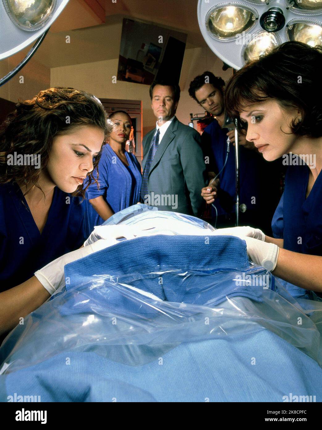 Rosa Blasi, Jenifer Lewis, Philip Casnoff, Joshua Cox & Janine Turner Televisione: Medicina forte (2000) personaggi: Dr. Luisa 'Lu' Delgado (131 episodi, 2000-2006), Receptionist Lana Hawkins (131 episodi, 2000-2006), Capo dello staff Dr. Robert Jackson, ostetrica Peter Riggs, R.N. & Dr. Dana Stowe (50 episodi, 2000-2002) 23 luglio 2000 **AVVERTENZA** questa fotografia è solo per uso editoriale ed è copyright di COLUMBIA e/o del fotografo assegnato dalla Film o Production Company e può essere riprodotta solo da pubblicazioni in concomitanza con la promozione del film di cui sopra. Un Cr. Obbligatorio Foto Stock