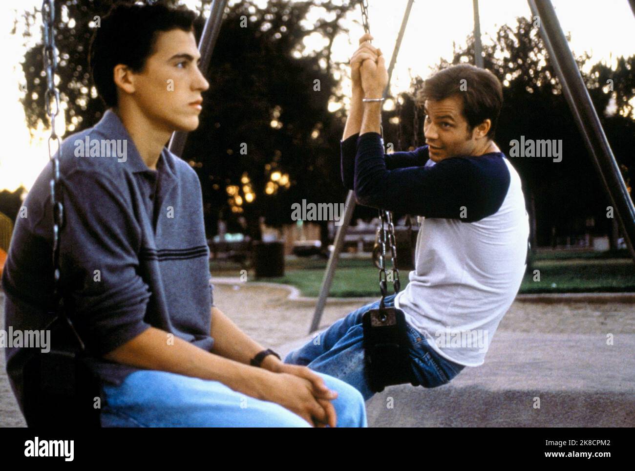 Andrew Keegan & Timothy Olyphant Film: The Broken Hearts Club: A Romantic Comedy (USA 2000) personaggi: Kevin,Dennis regista: Greg Berlanti 29 gennaio 2000 **AVVERTENZA** questa fotografia è esclusivamente per uso editoriale ed è copyright di BANNER DI INTRATTENIMENTO e/o del fotografo assegnato dalla Film o dalla Production Company e può essere riprodotta solo da pubblicazioni in concomitanza con la promozione del film di cui sopra. È richiesto un credito obbligatorio per L'INTRATTENIMENTO TRAMITE BANNER. Il fotografo deve essere accreditato anche quando è noto. Nessun uso commerciale può essere concesso senza l'autorizzazione scritta della F. Foto Stock