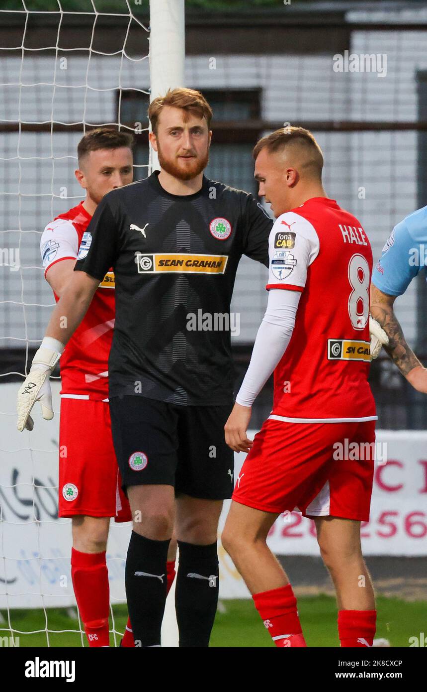 Ballymena Showgrounds, Ballymena, County Antrim, Irlanda del Nord, Regno Unito. 23 ago 2022. Danske Bank Premiership – Ballymena United 1 Cliftonville 2. Il portiere di Cliftonville Nathan Gartside (16) in azione durante il gioco della Danske Bank Irish League. Foto Stock