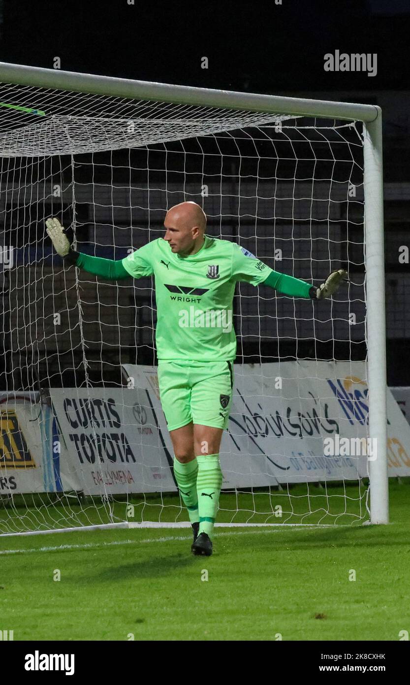 Ballymena Showgrounds, Ballymena, County Antrim, Irlanda del Nord, Regno Unito. 23 ago 2022. Danske Bank Premiership – Ballymena United 1 Cliftonville 2. Ballymena United portiere Sean o'Neill (21) in azione durante la partita della Danske Bank Irish League. Foto Stock