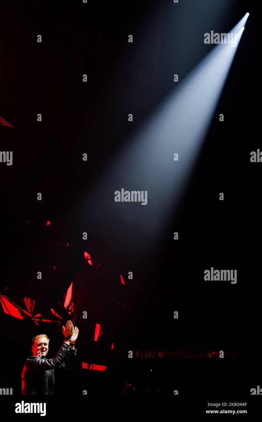 2022-10-23 01:46:24:19 AMSTERDAM - Armin van Buuren suona durante il Festival di musica di Amsterdam, che si svolge nella Johan Cruijff Arena durante ADE. ANP MARCO DE SWART olanda fuori - belgio fuori Foto Stock