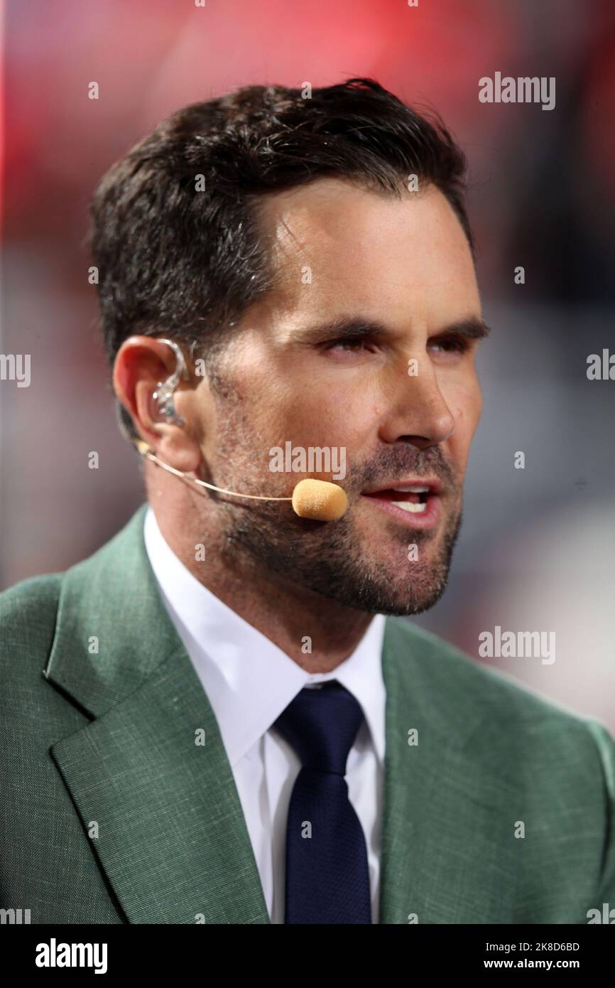 Columbus, Stati Uniti. 22nd Ott 2022. Matt Leinart parla del set del pre-partita di Fox Network Big Noon Kickoff prima dell'inizio della partita dei The Ohio state Buckeyes contro gli Iowa Hawkeyes a Columbus, Ohio, sabato 22 ottobre 2022. Foto di Aaron Josefczyk/UPI Credit: UPI/Alamy Live News Foto Stock