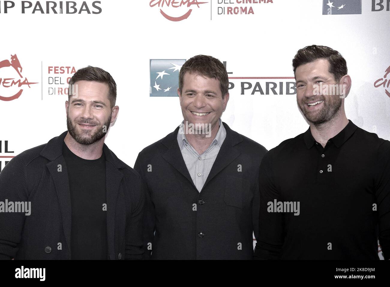 Roma, Italia. 22nd Ott 2022. Luke Macfarlane, regista Nicholas Stoller, e Billy Eichner sono presenti alla fotocellula dei Bros ad Alice nella Città durante il 17th° Festival del Cinema di Roma all'Auditorium Parco della Musica sabato 22 ottobre 2022 a Roma. Foto di Rocco Spaziani/UPI Credit: UPI/Alamy Live News Foto Stock