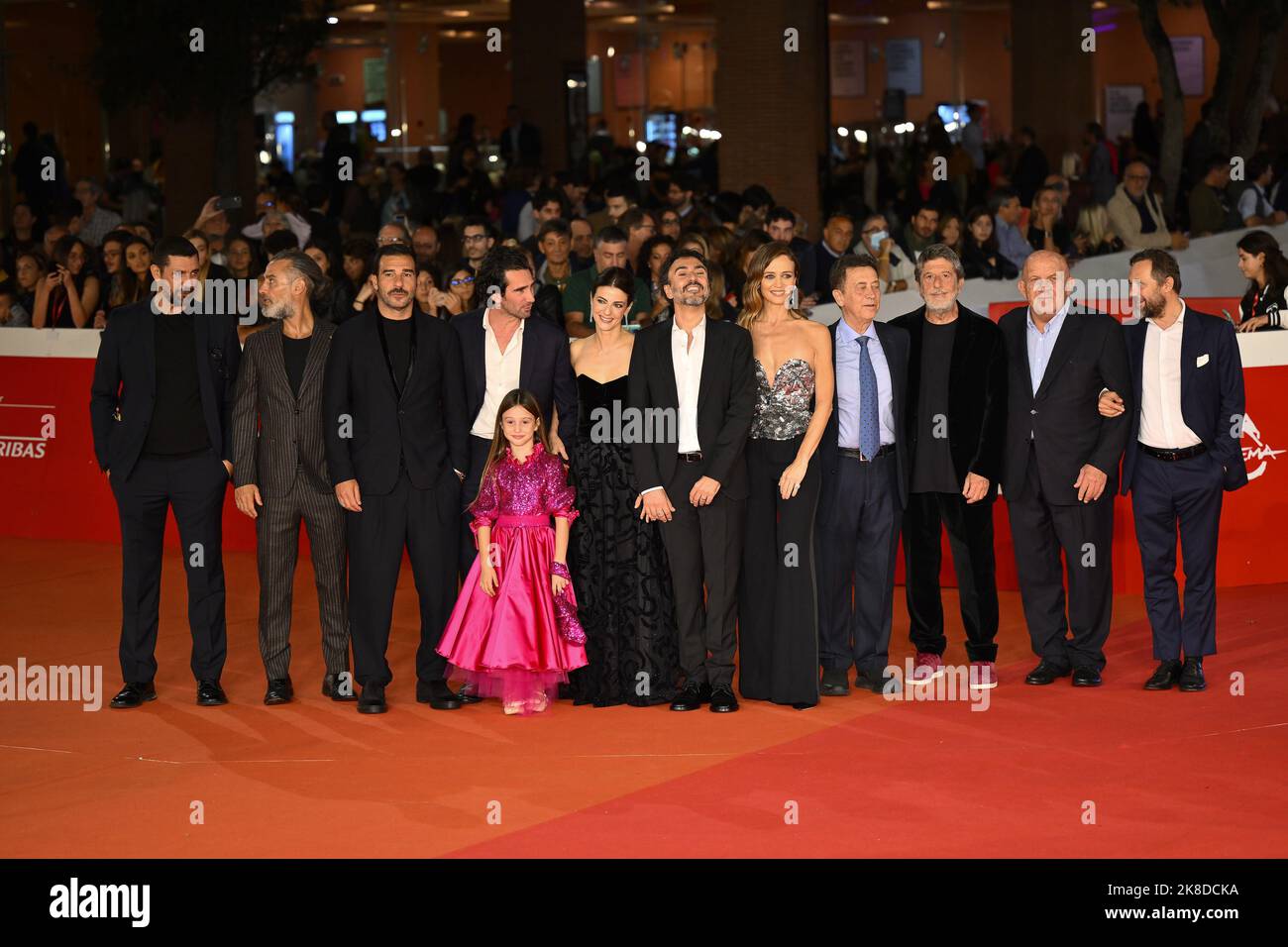 Roma, Italia - Ottobre 22: ERA ora Cast, Alessandro Aronadio (direttore), Edoardo Leo, Barbara Ronchi, Mario Sgueglia, Francesca Cavallin, Raz Degan,&#XA;massimo Wertmuller, Stella Trotta, Andrea Purgatori partecipa al Red Carpet in occasione del 17th° Festival del Cinema di Roma all'Auditorium Parco della Musica, il 22 ottobre 2022 a Roma. Foto Stock