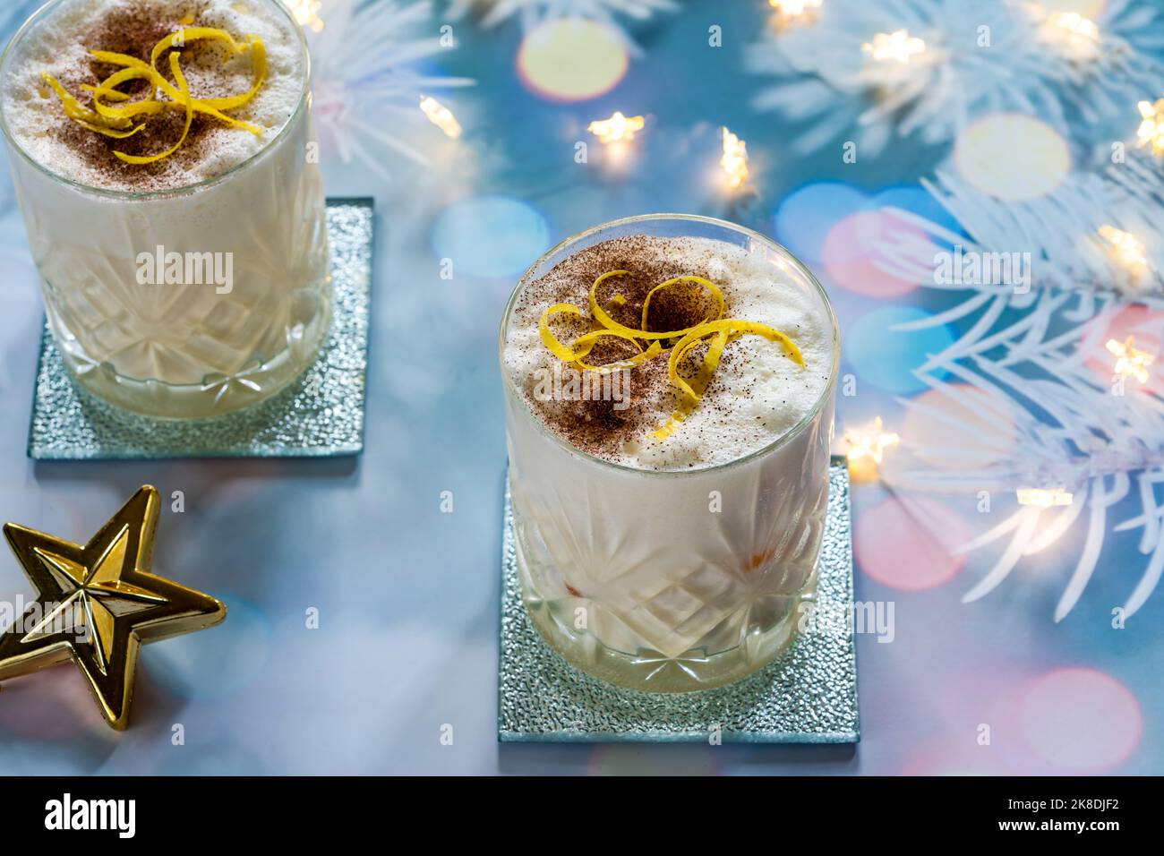Classic Egnog - tradizionale cocktail di Natale cremoso Foto Stock