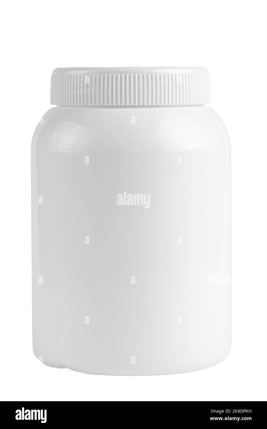 Vaso in plastica bianca con tappo a vite isolato su sfondo bianco. Contenitore di plastica per la medicina. Il file contiene il percorso di ritaglio. Foto Stock
