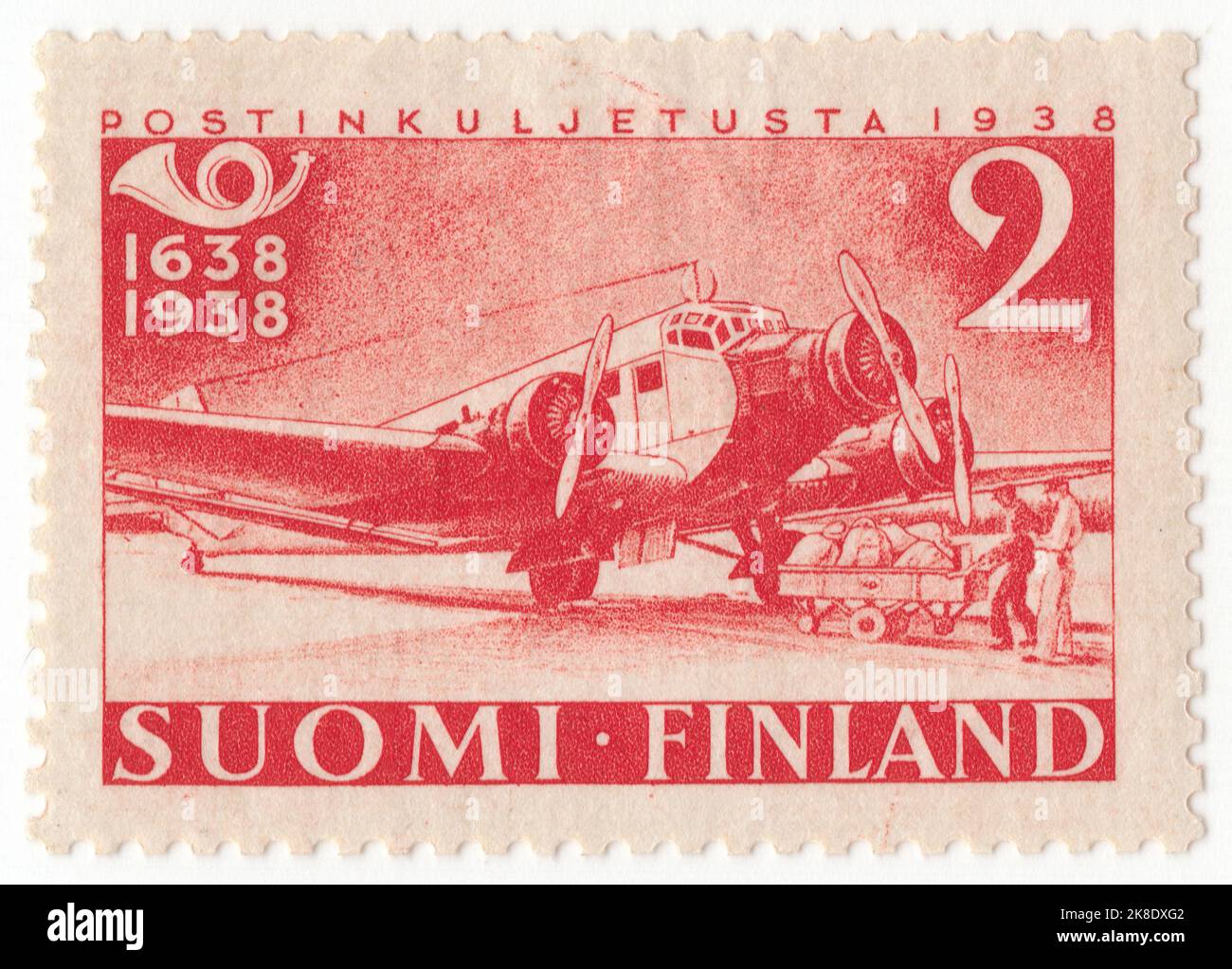 FINLANDIA - 1938 settembre 6: Un francobollo scarlatto da 2 marchi raffigurante un moderno aereo postale. 300th° anniversario della posta finlandese Foto Stock FINLANDIA - 1938 settembre 6: Un francobollo scarlatto da 2 marchi raffigurante un moderno aereo postale. 300th° anniversario della posta finlandese Foto Stock