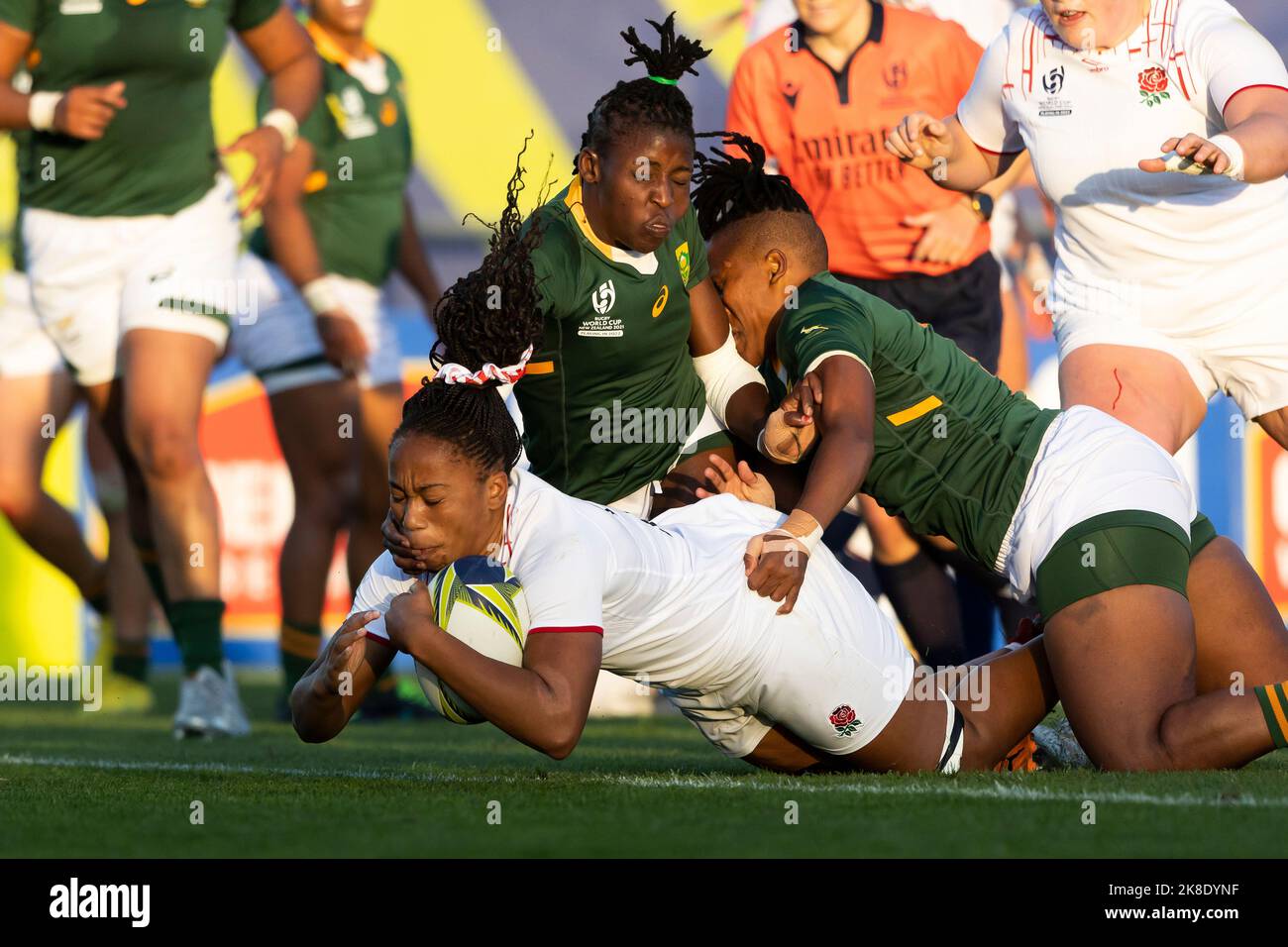 Il Sadia Kabeya inglese va alla prova durante la partita della Coppa del mondo di rugby femminile in piscina C al Waitakere Stadium di Auckland, Nuova Zelanda. Data immagine: Domenica 23 ottobre 2022. Foto Stock