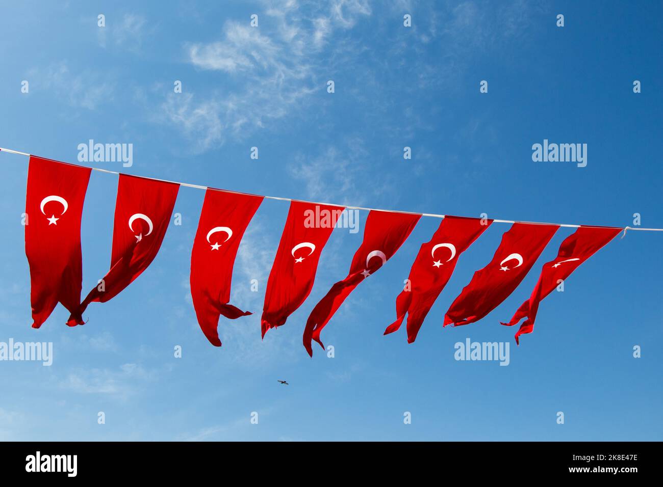 Bagno turco bandiera nazionale in aria aperta su una fune Foto Stock