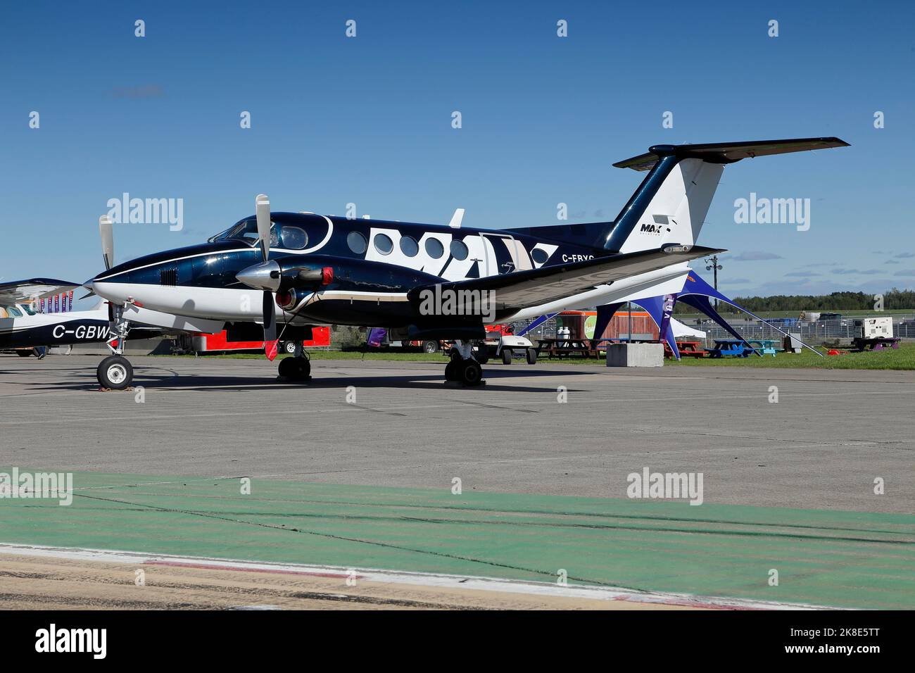 Aeroplano a motore doppio al salone aereo, Mirabel, Provincia del Quebec, Canada Foto Stock