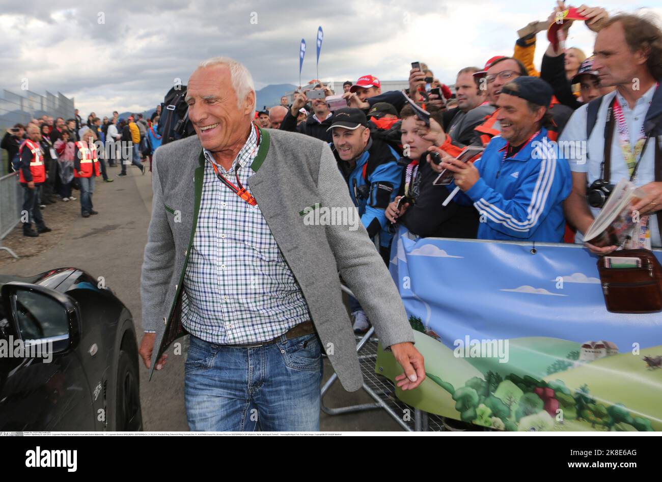 Spielberg, Austria. 21st giugno, 2015. Formel 1 Spielberg 20. Juni 2015 - Legenden Parade, tutti i fan vogliono incontrare Dietrich Mateschitz, - F1 Legenden Event a SPIELBERG, OESTERREICH, 21.06.2015, Red Bull Ring, Österreich Ring, Formula uno, F1, GRAN Premio D'AUSTRIA, Grosser Preis von OESTERREICH, GP d'Autriche, Stiria - Motorsport, Formel1, - Honorarpflichtiges Foto, Immagine a pagamento, Copyright © ATP NOGER Manfred (NOGER Manfred /ATP/SPP) Credit: SPP Sport Press Photo. /Alamy Live News Foto Stock