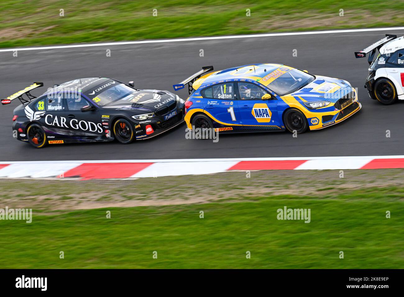 BTCC, British Touring Car Championship Final Round of 2022 a Brands Hatch, Adam Morgan corre dietro Ash Sutton Foto Stock