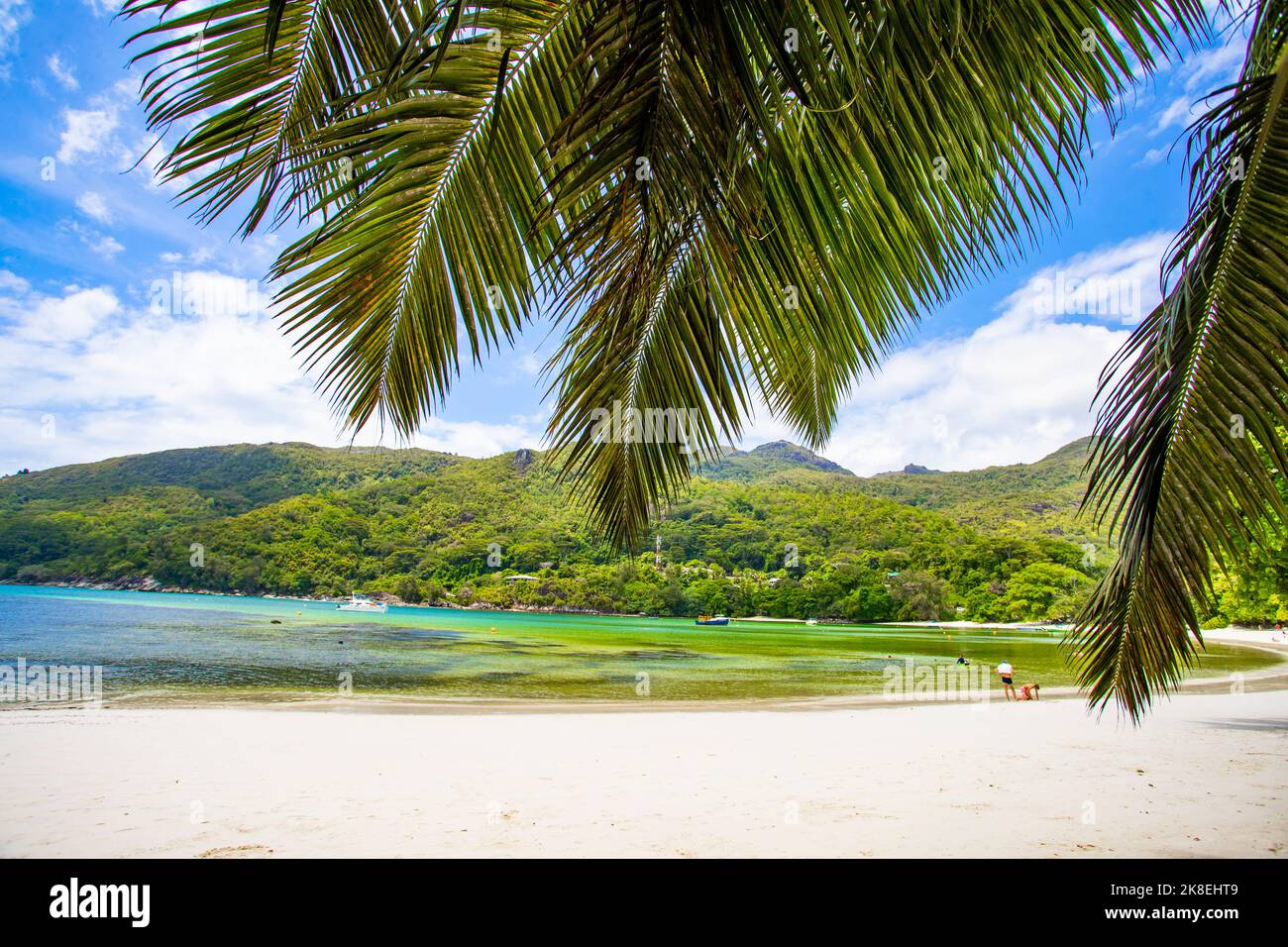 Spiaggia deserta a Port Launay, Mahe, Seychelles. Foto Stock